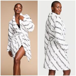 Victoria’s Secret Short Cozy Robe Coconut White Ribbon Logo Script Belt XS/Small